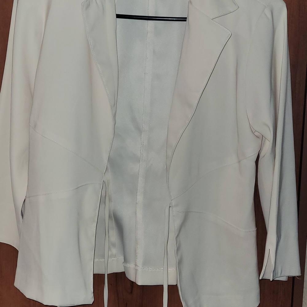 Wrapper Women's Elegant Cream Suit Jacket And Skirt Set